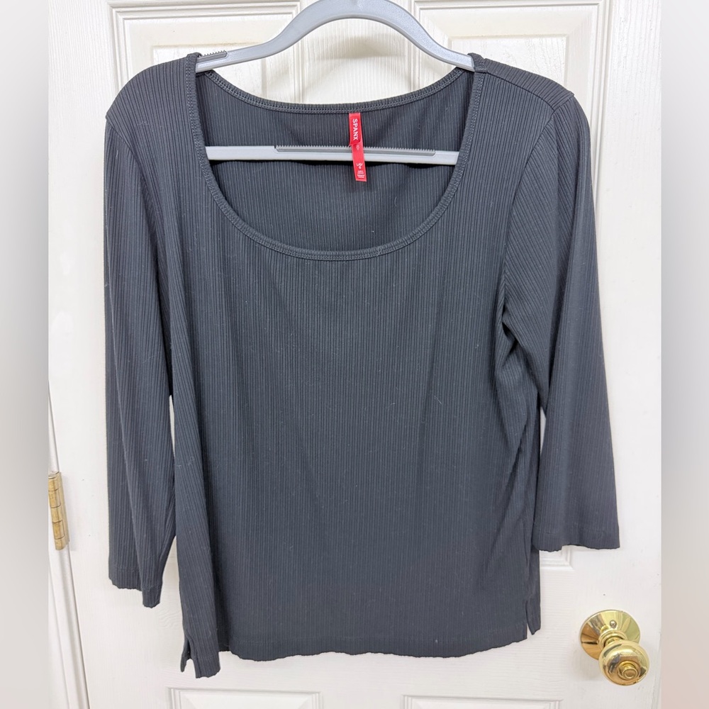 SPANX Black Ribbed 3/4 Sleeve Top: Large